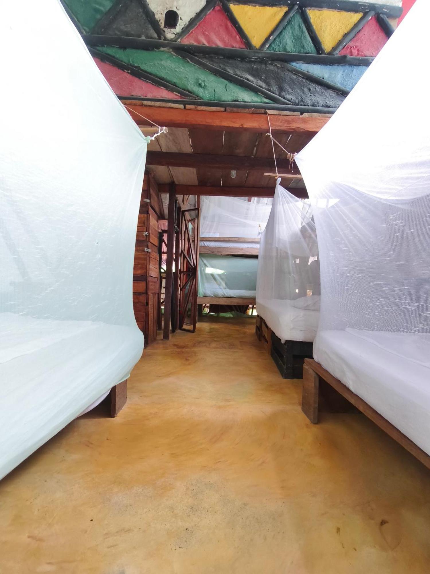 Reciclarte Galeria Hostal Capurgana Ruang foto